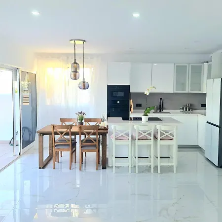 Beachfront Heaven - Carvajal