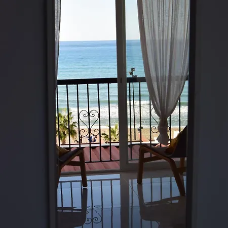 Beachfront Heaven - Carvajal 푸엔히롤라