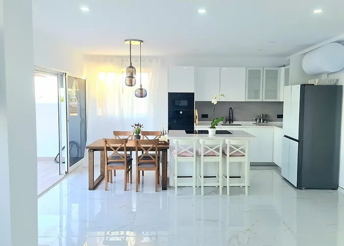 Beachfront Heaven - Carvajal