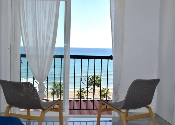 Апартаменты Beachfront Heaven - Carvajal Фуэнхирола