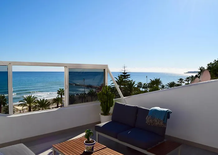 Апартаменты Beachfront Heaven - Carvajal Фуэнхирола